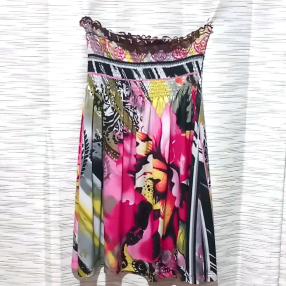 Multicolor pattern strapless top